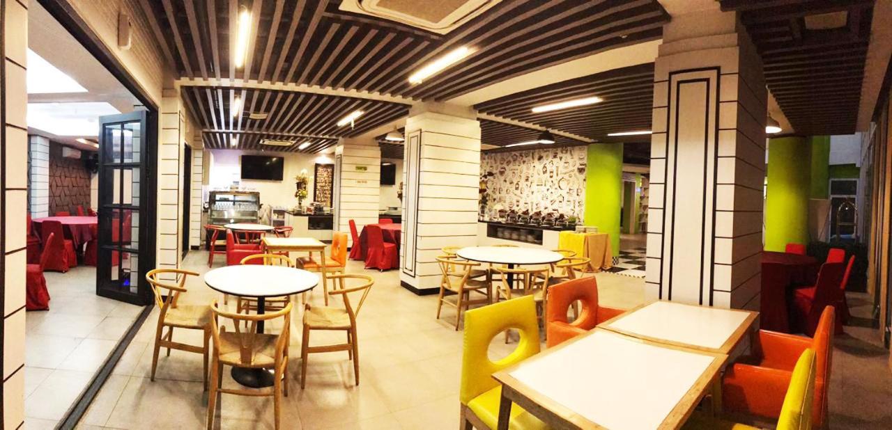 Maxonehotels.Com At Vivo Palembang Exterior photo